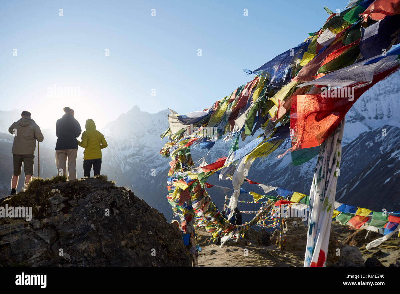 Bandiere di preghiera in himalaya nepalese Foto Stock