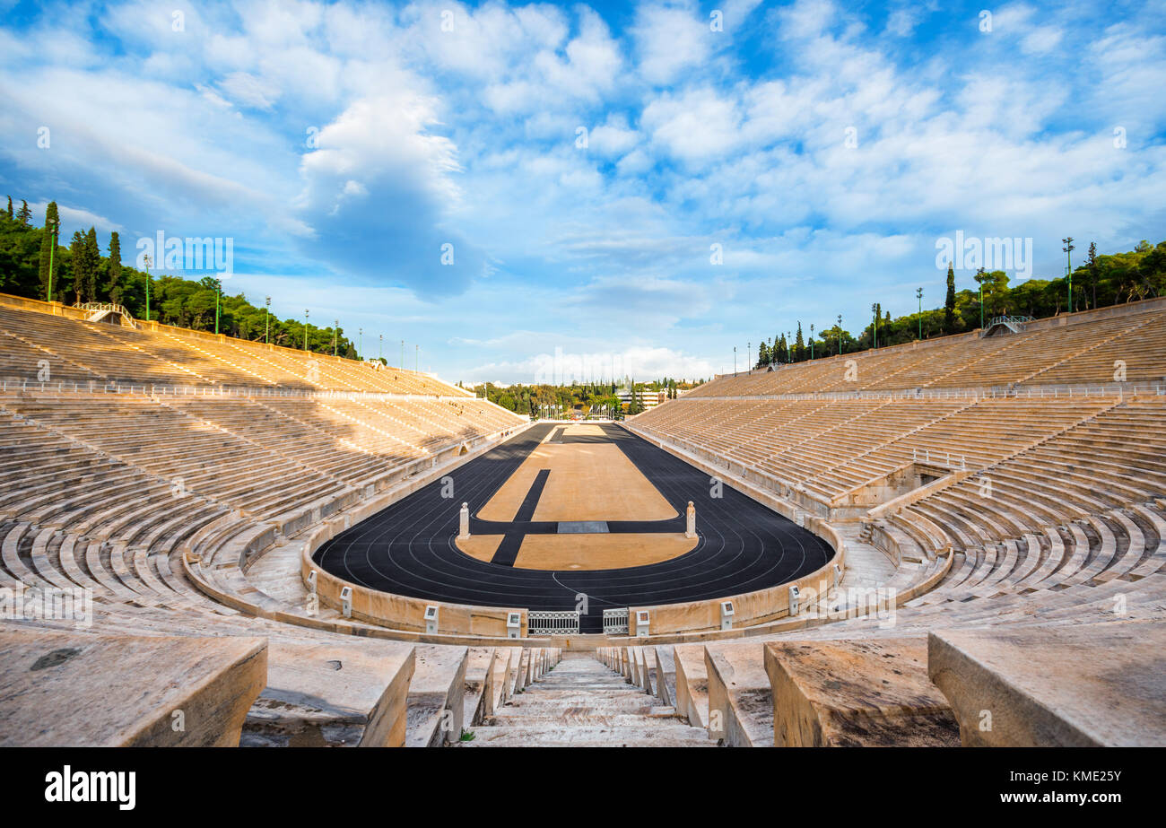 Stadio Panateneico in Atene, Grecia (ospitato i primi Giochi Olimpici moderni nel 1896), noto anche come Kalimarmaro che significa buona pietra di marmo. Foto Stock