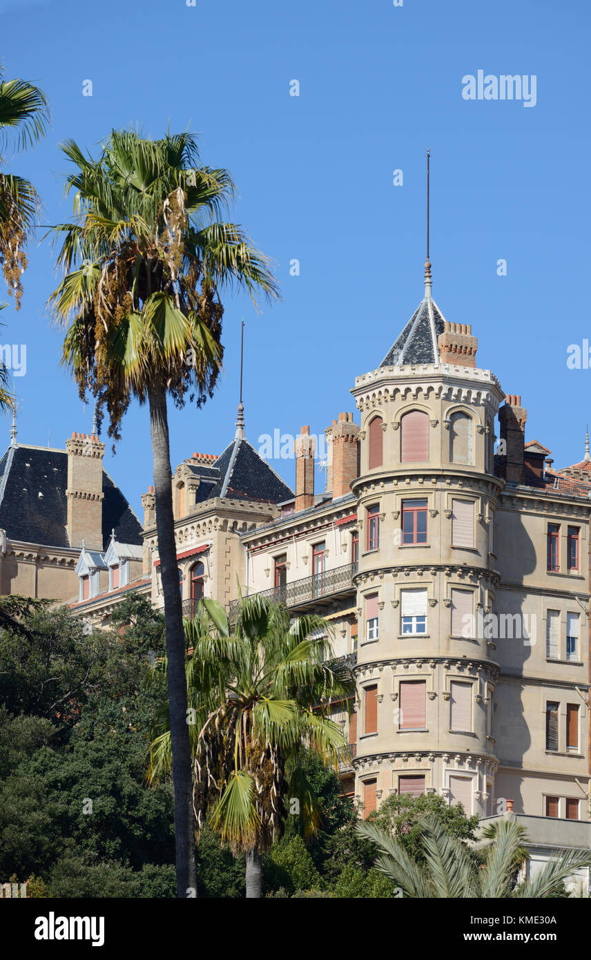 Neo-gotico Château Vallombrosa (1852-56), un tempo il Hôtel du Park, ora Appartamenti di Lusso, Cannes, Costa Azzurra, Francia Foto Stock