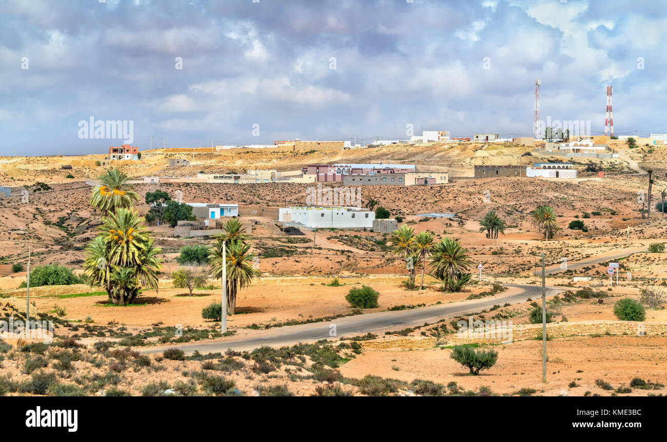 Tipico paesaggio tunisino a ksar ouled soltane vicino a tataouine Foto Stock