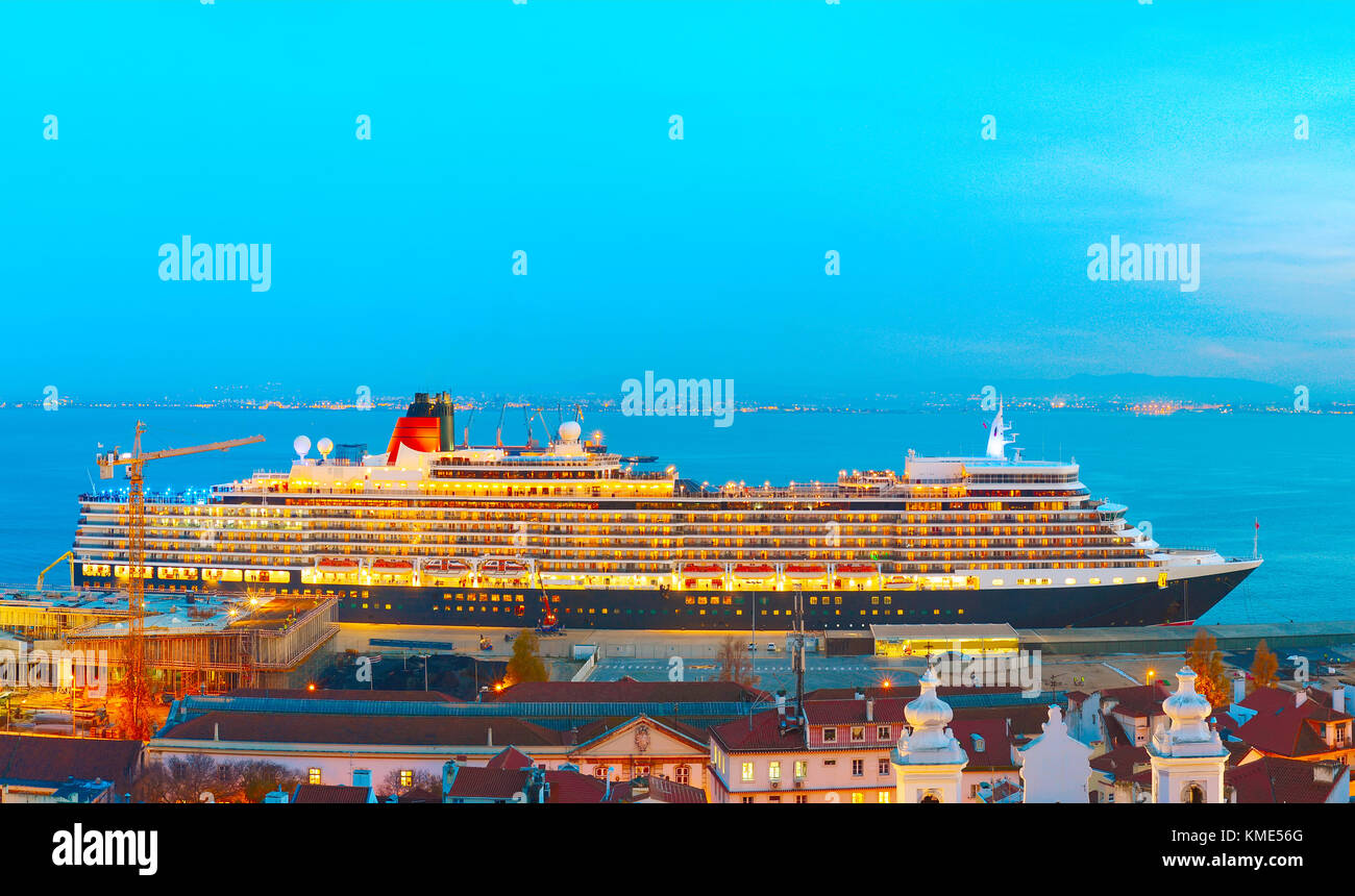 Nave a Lisbona passeggeri trasporto porta . Portogallo Foto Stock