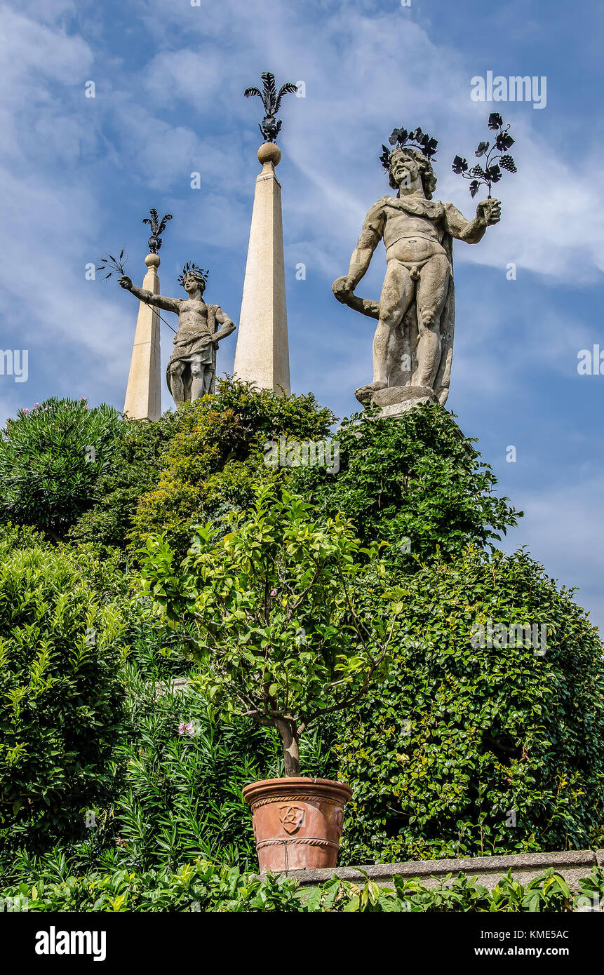 Isola Bella un tesoro naturale reso ancora più ricco da un intervento umano; è sempre stato uno dei preferiti di attrazioni turistiche del lago Maggiore Foto Stock