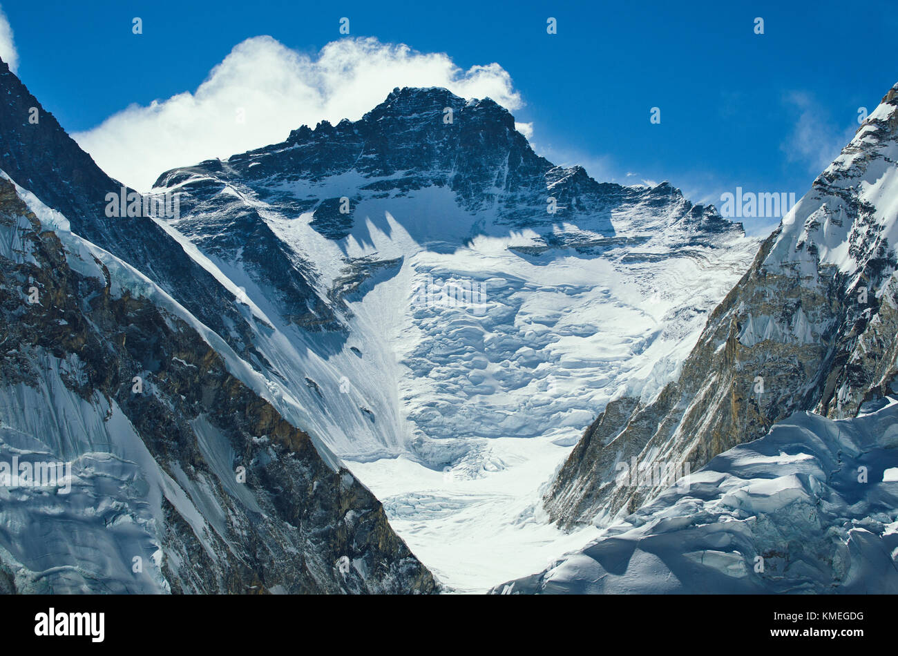 Maestoso scenario del Monte Lhotse in Himalaya con faccia Lhotse arrampicata visibile,Distretto Solukhumbu,Nepal Foto Stock