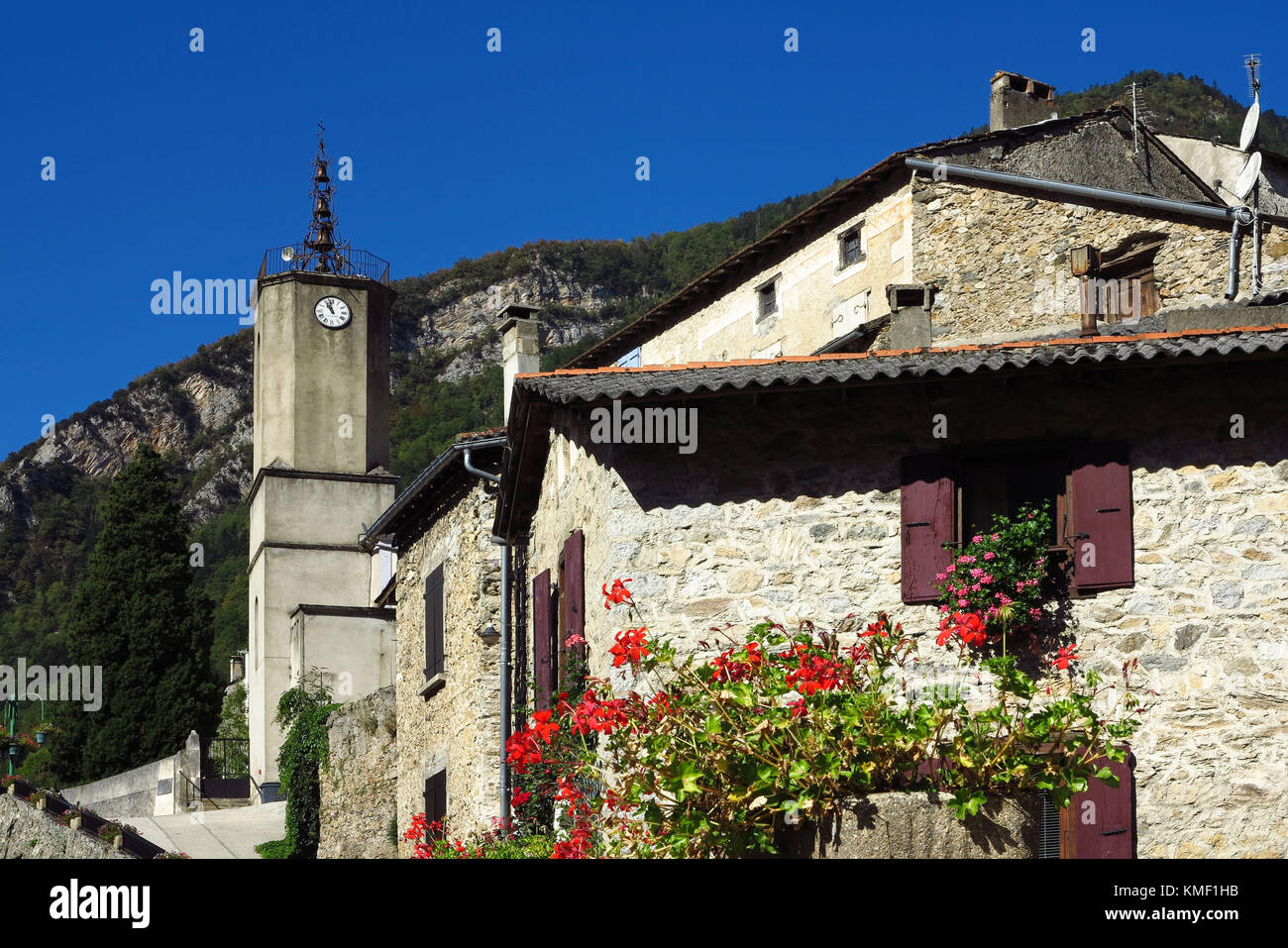 Saint colombe sur guette, villaggio di montagna, chiesa, Pirenei, Francia, sud della Francia, in Linguadoca, roussillon, sud Foto Stock