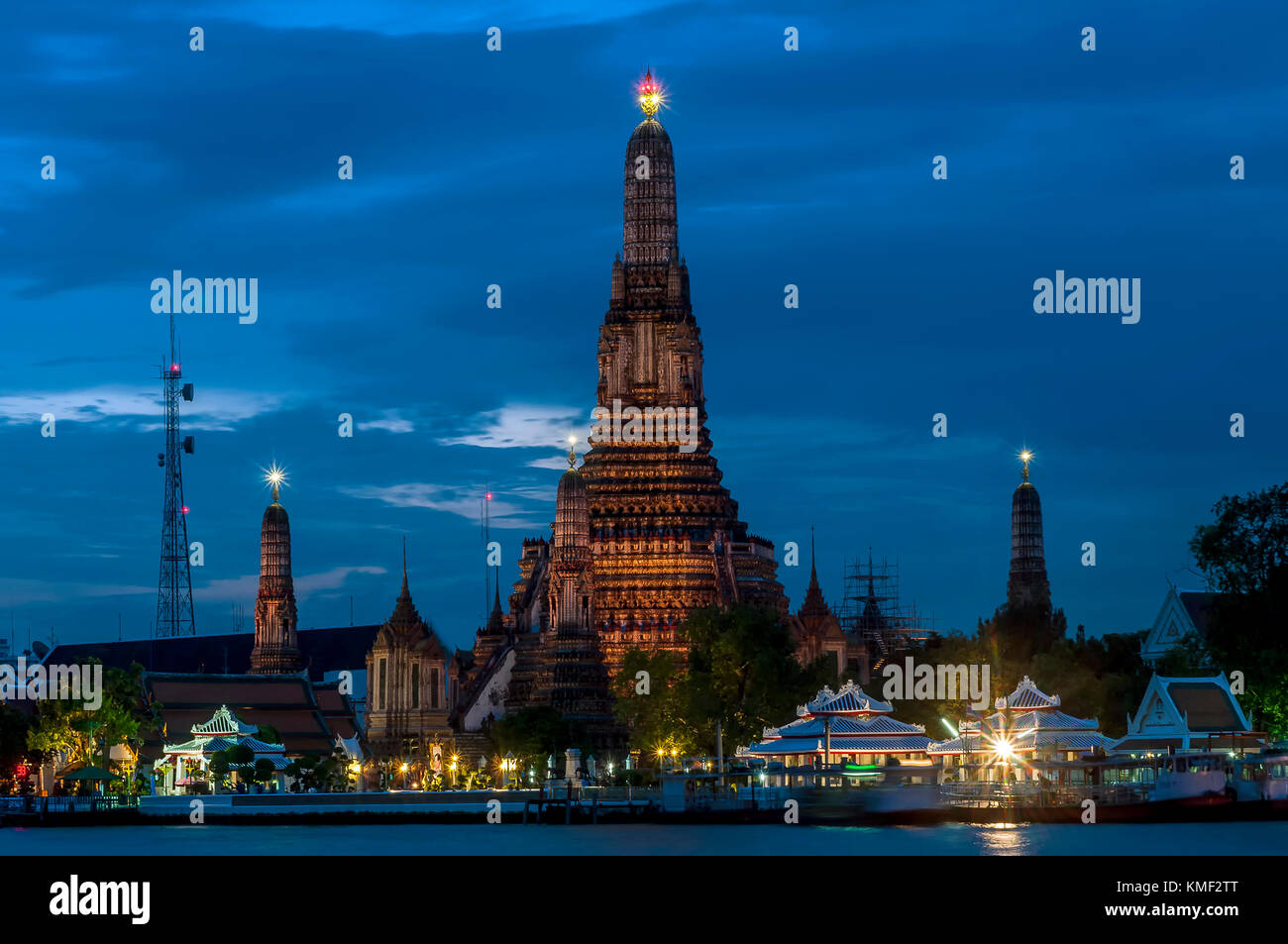 Wat Arun nella luce della sera, bangkok, Thailandia Foto Stock