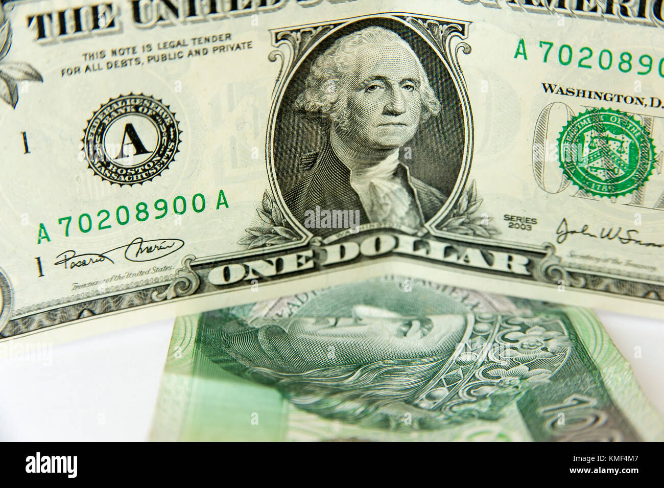 Gli Stati Uniti uno-dollaro ($1) con George Washington e il polacco 100 zloti bill con il re polacco Wladyslaw Jagiello © Wojciech Strozyk / Ala Foto Stock