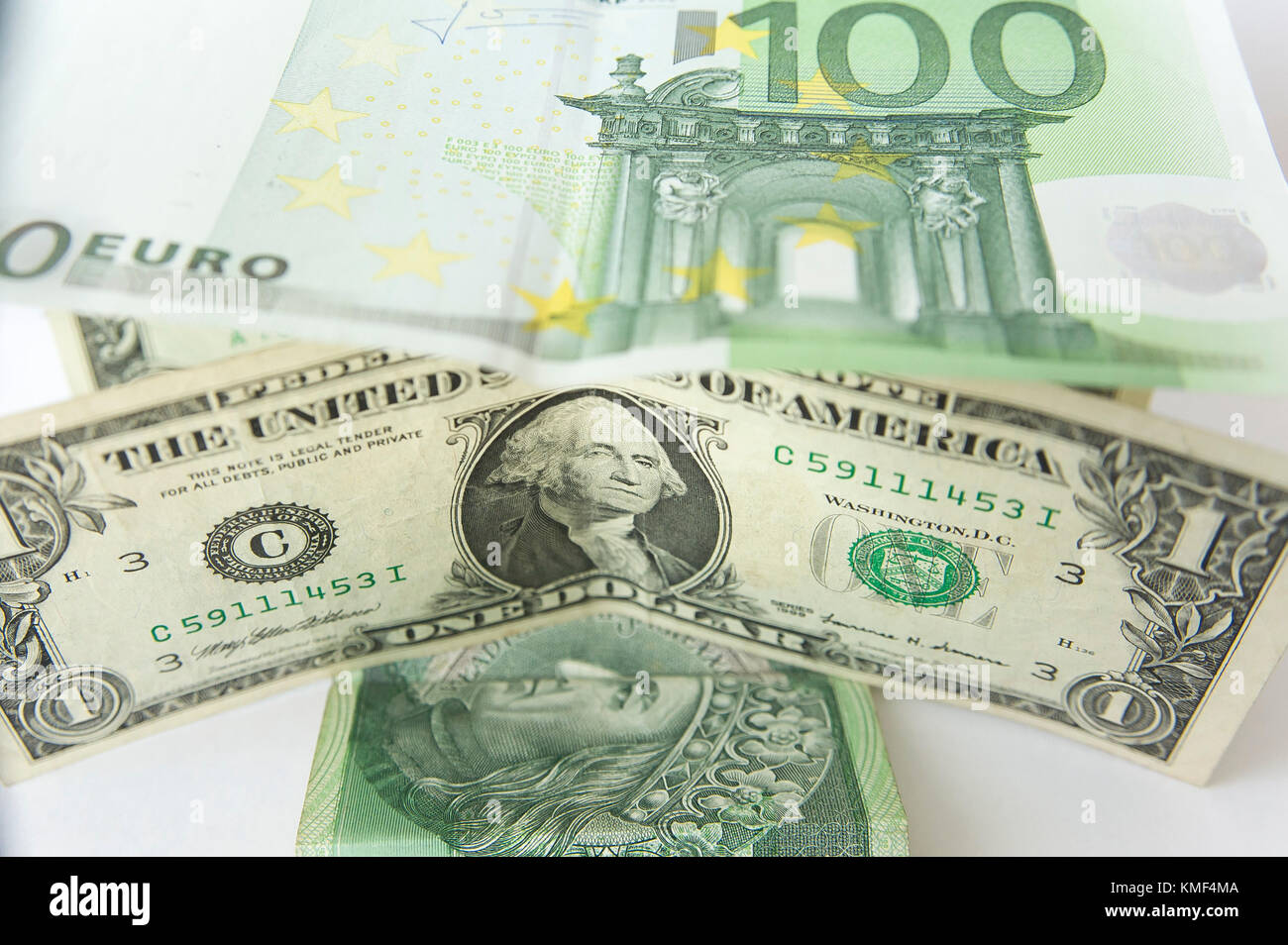 Gli Stati Uniti uno-dollaro ($1) con George Washington, polacco 100 zloti bill con il re polacco Wladyslaw Jagiello e cento euro nota ( Foto Stock