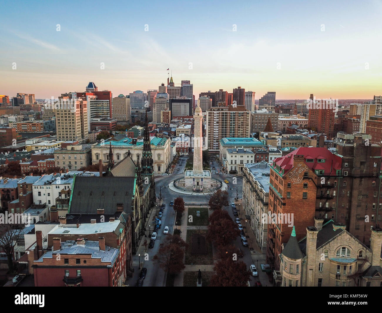 Antenna di Mount Vernon posto a Baltimora, Maryland guardando il Monumento di Washington Foto Stock