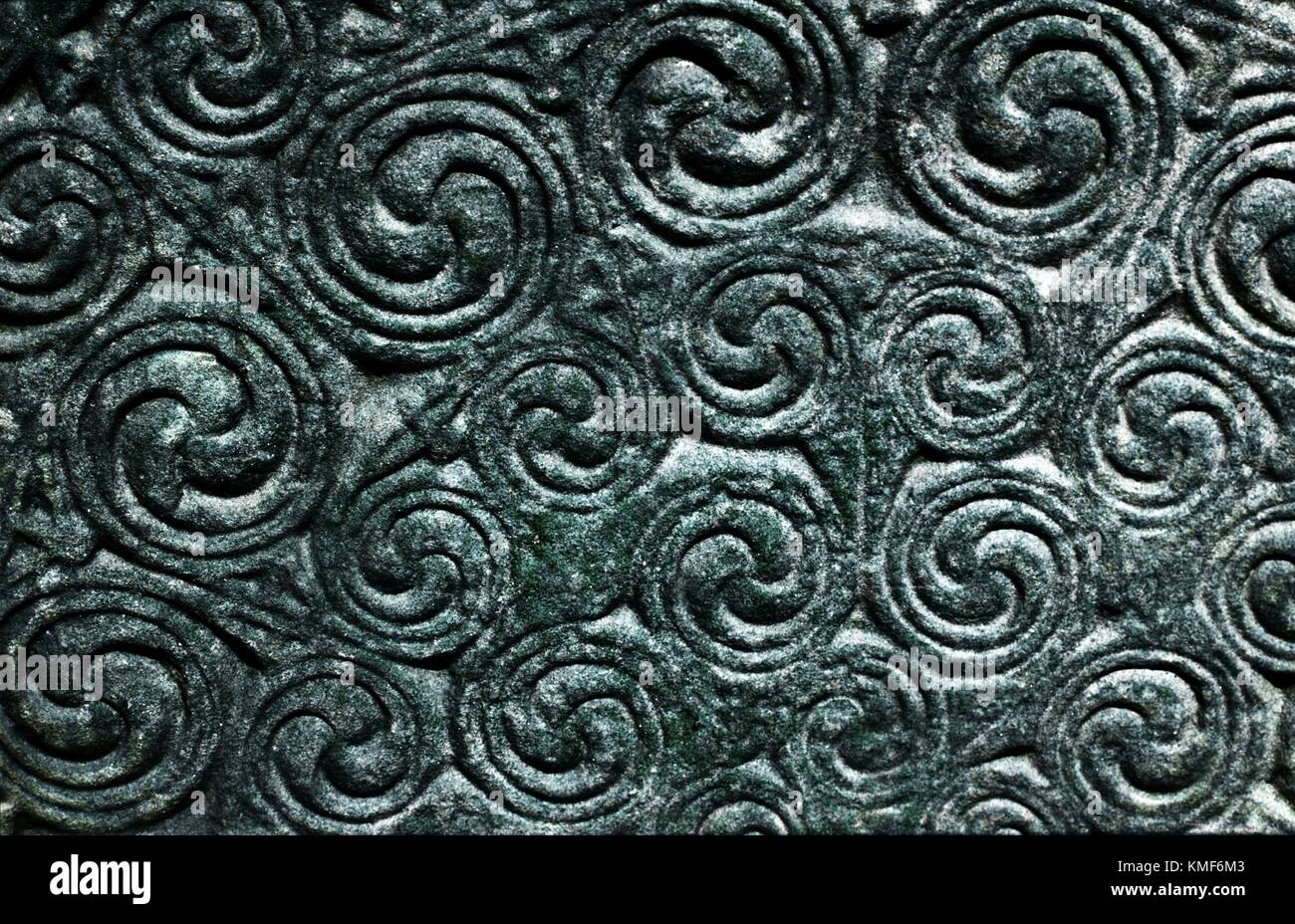 Dettaglio curvilinea intagliato Pictish celtica simbolo cristiano monumento di pietra a Shandwick, Easter Ross, regione delle Highlands, Scozia Foto Stock