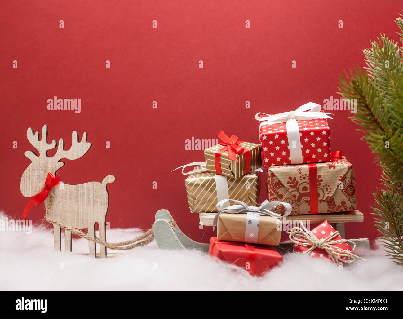 Natale cervo con slitte e presenta Foto Stock