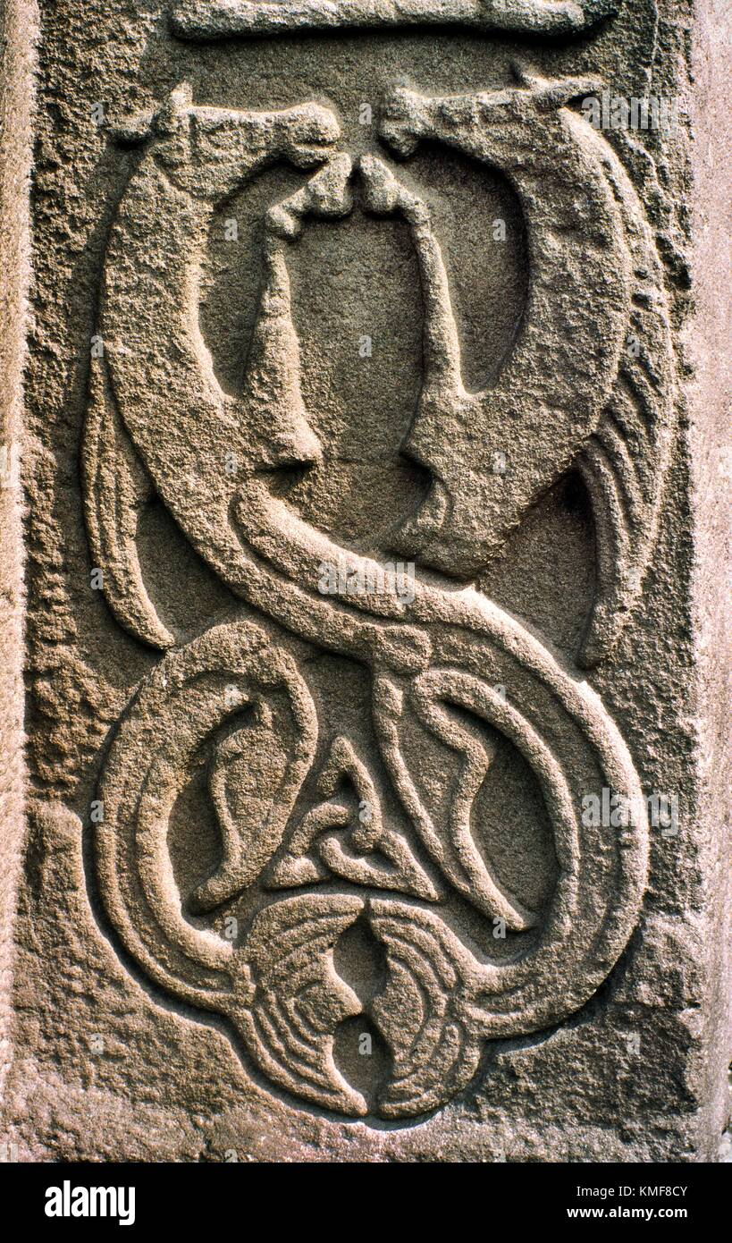 Sul pannello anteriore del Celtic Pictish medievale croce cristiana bramma, Aberlemno sagrato, Tayside. La Scozia. Motivo di cavalluccio marino Foto Stock