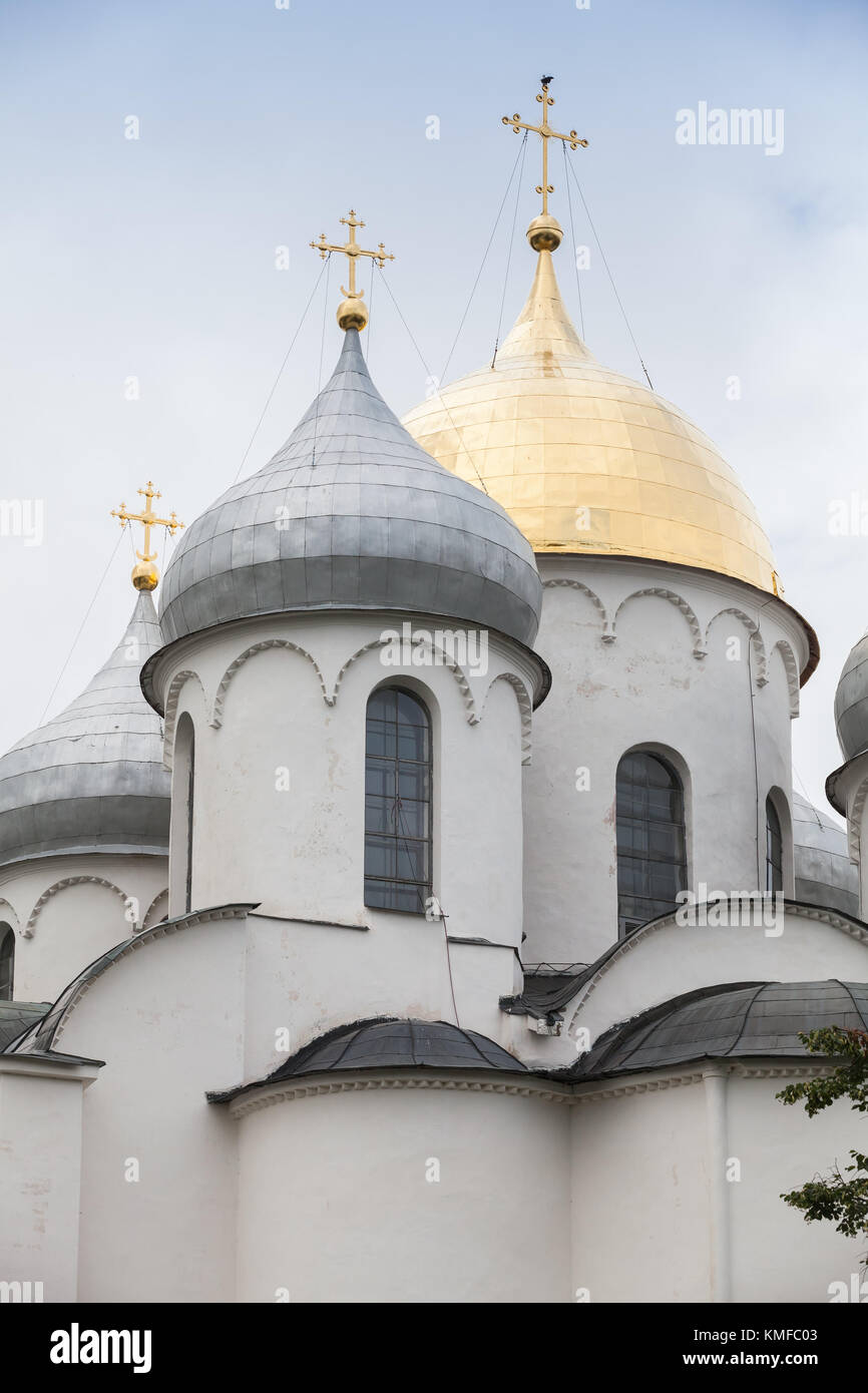 Cupole di Santa Sofia cattedrale vicino. Veliky Novgorod, Russia Foto Stock