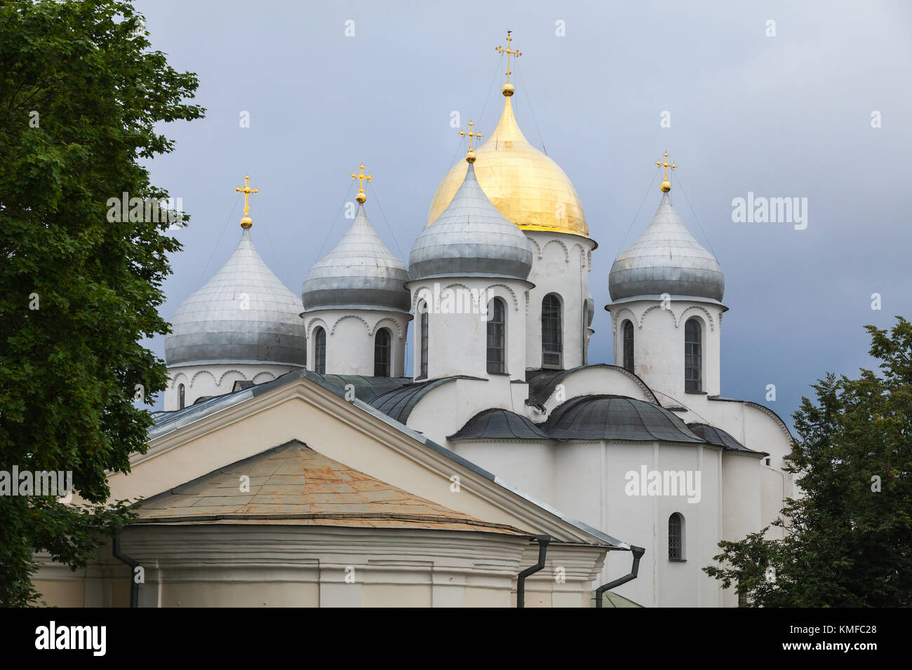 Cupole di Santa Sofia cattedrale, Veliky Novgorod, Russia. Sito del Patrimonio mondiale Foto Stock