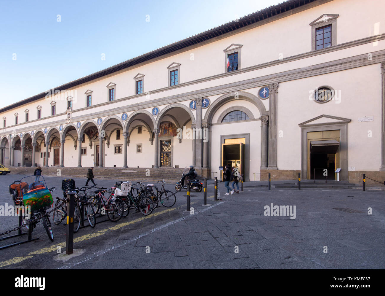 Fiippo Brunelleschi, Ospedale degli Innocenti, 1417-1436, facciata e portico, architettura italiana del Rinascimento, Museo degli Innocenti museo, Firenze Foto Stock