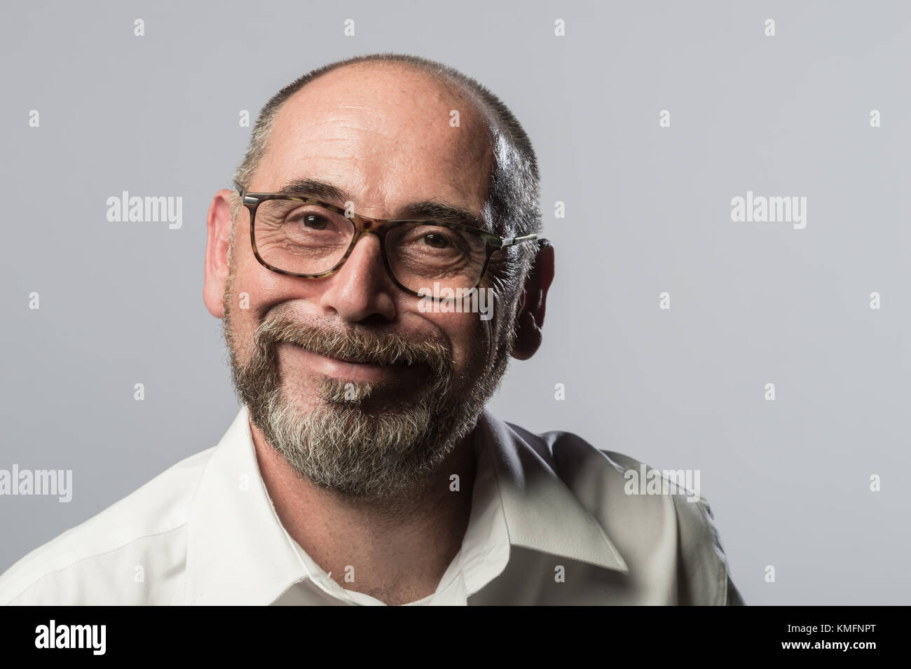 Ritratto di uomo su sfondo bianco, diverse espressioni Foto Stock