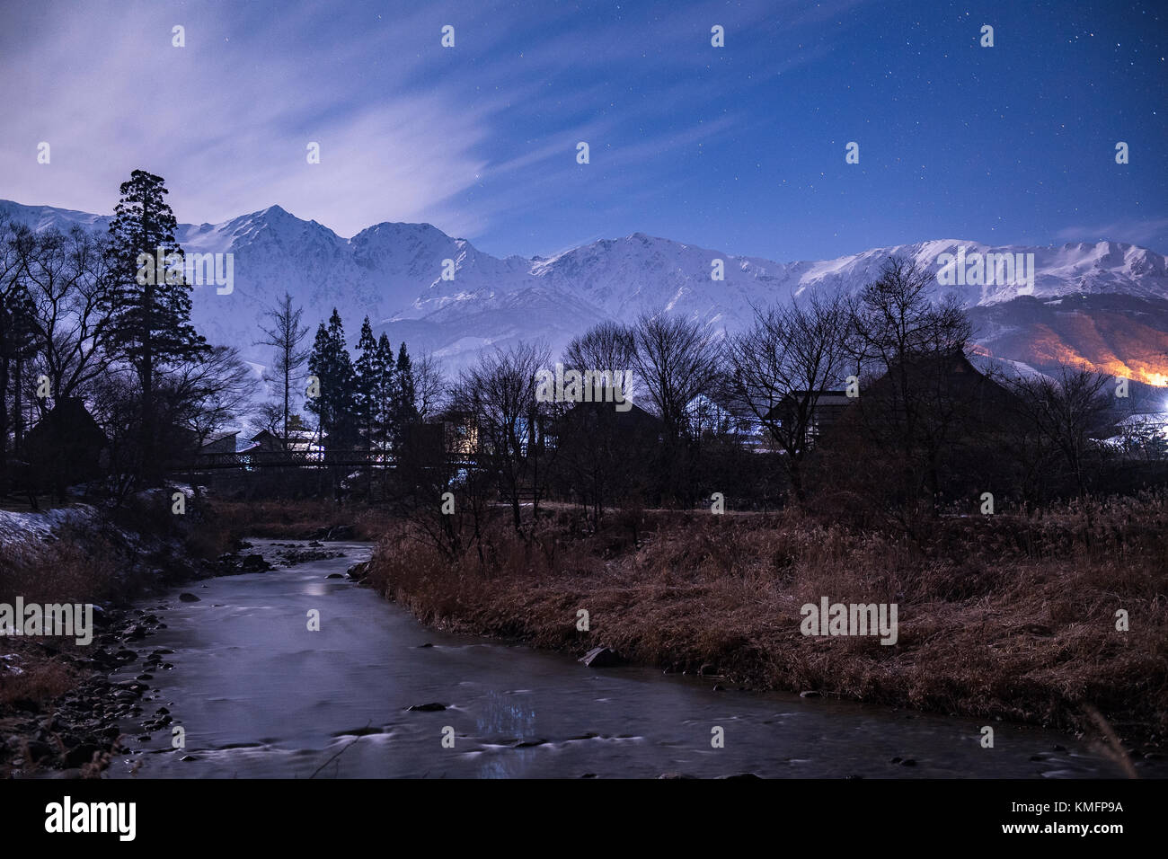 Hakuba sanzan con del chiaro di luna Foto Stock