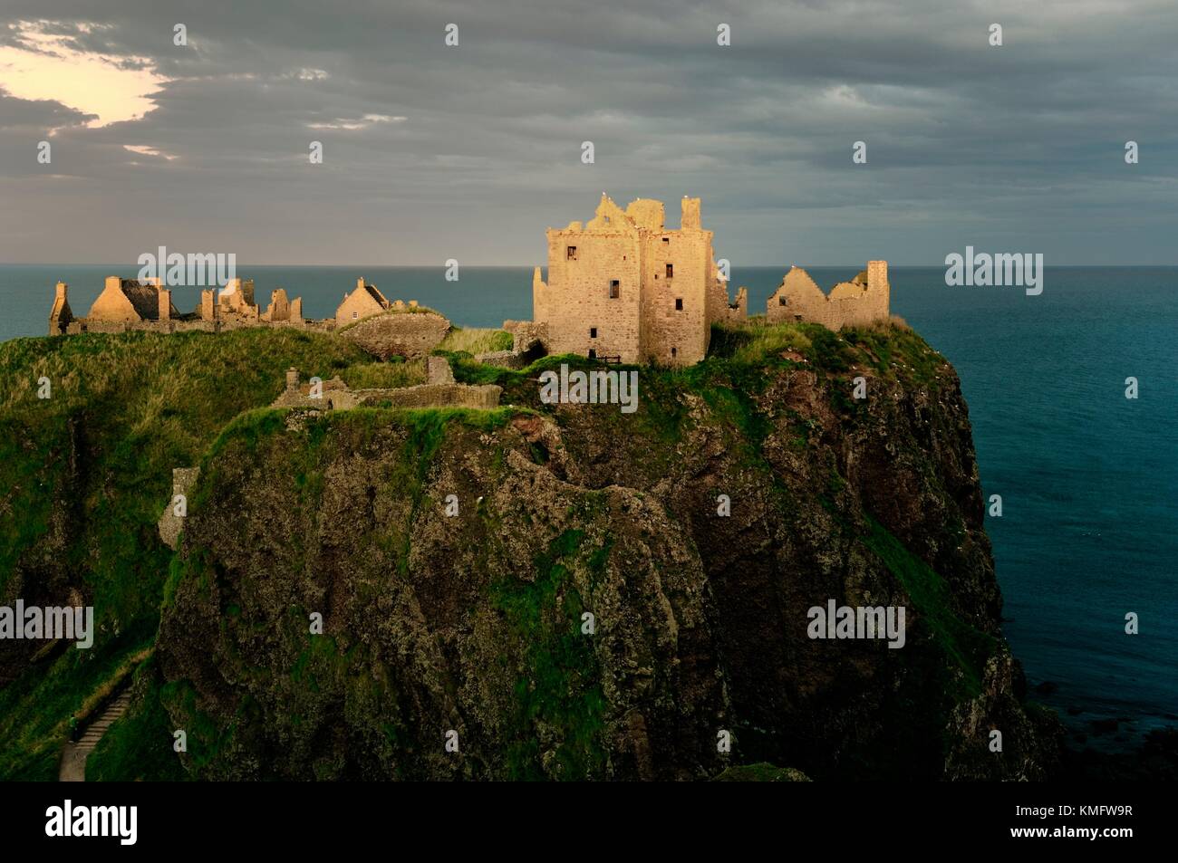 Castello di Dunnottar, antico promontorio fort sito sulla costa del Mare del Nord a Sud di Stonehaven. Grampian Regione, Scozia Foto Stock