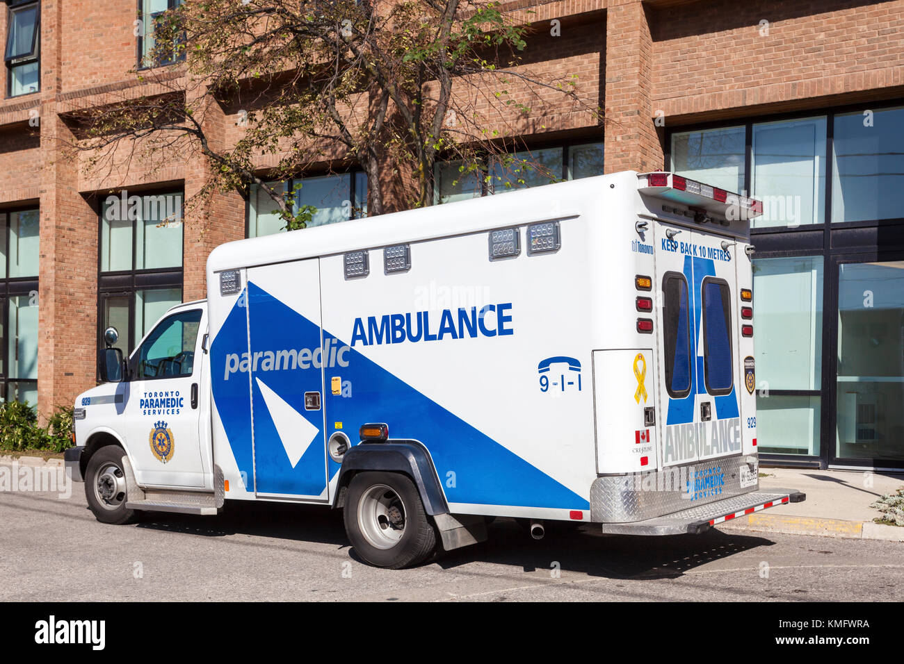 Toronto, Canada - 19 OTT 2017: paramedico Servizi di ambulanza veicolo nella città di Toronto, Canada Foto Stock