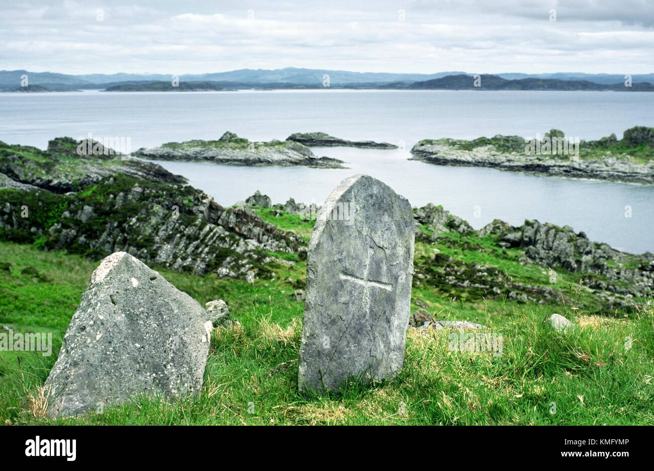 Celtic isola monastica di Eileach un Naiomh, il Garvellachs, Ebridi Interne, Scozia. Tomba di Eithne, madre di San Colombano Foto Stock