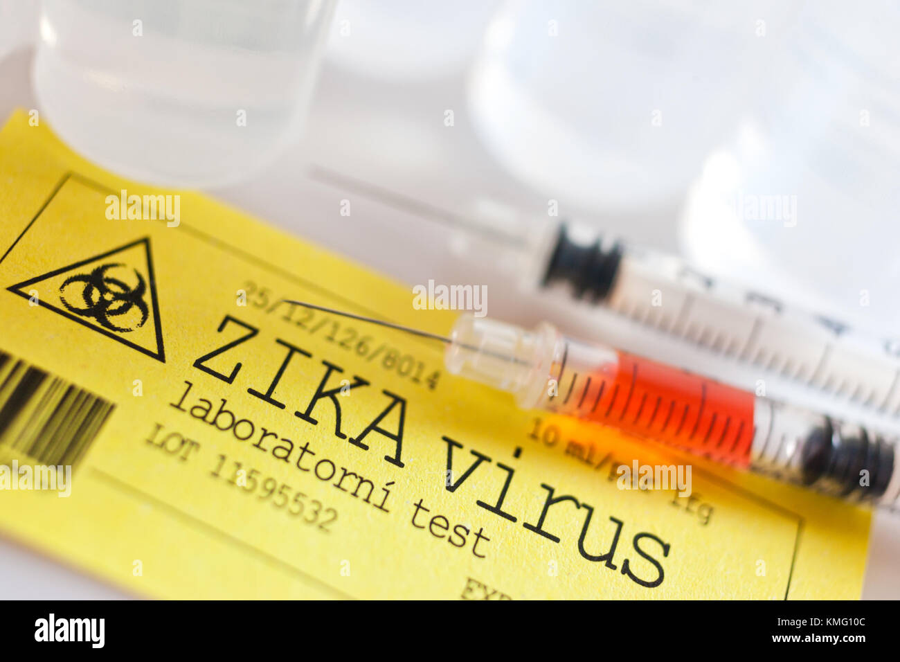 Repubblica ceca salute e medicina - zika pericolosi virus in un laboratorio - Tubi, prove, la vaccinazione, iniezione, antidoto, vaccino Foto Stock