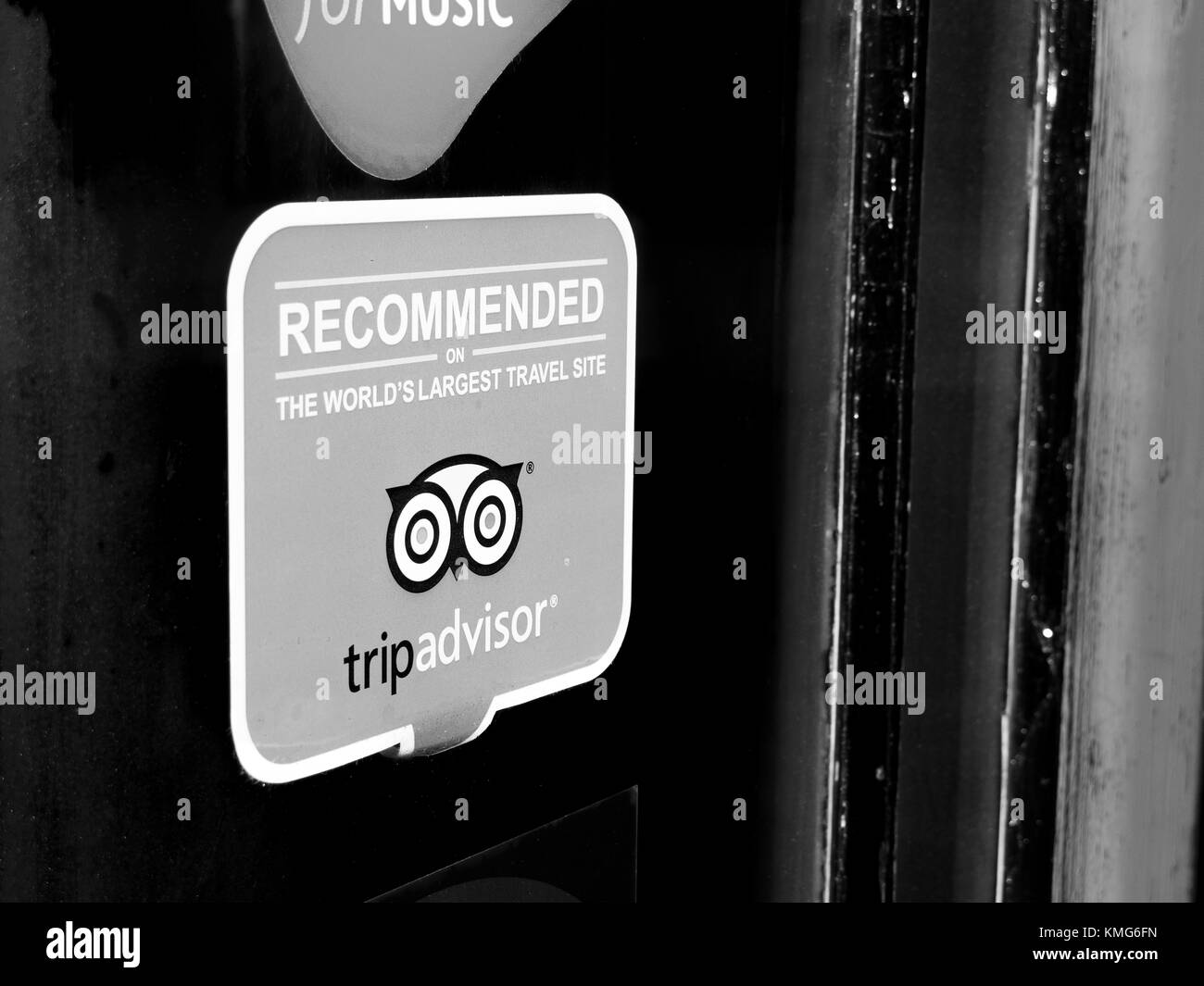 Segno di tripadvisor sulla porta di casa pubblica, recensioni e opinioni su hotel, ristoranti, attrazioni e altri viaggi aziende correlate Foto Stock
