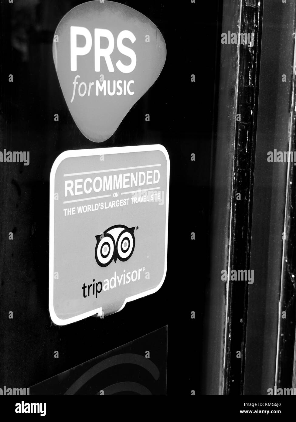 Segno di tripadvisor sulla porta di casa pubblica, recensioni e opinioni su hotel, ristoranti, attrazioni e altri viaggi aziende correlate Foto Stock