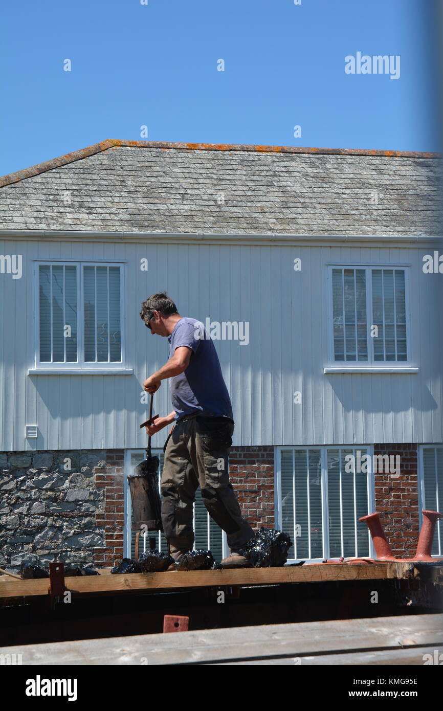 Vecchio Thames Barge in fase di ristrutturazione Foto Stock