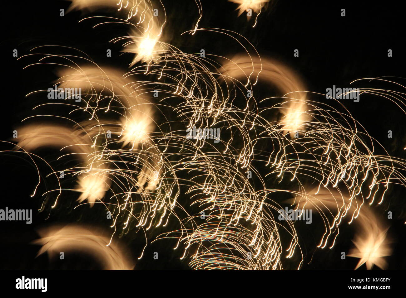 Le luci di Natale che guardare come le stelle cadenti Foto stock - Alamy