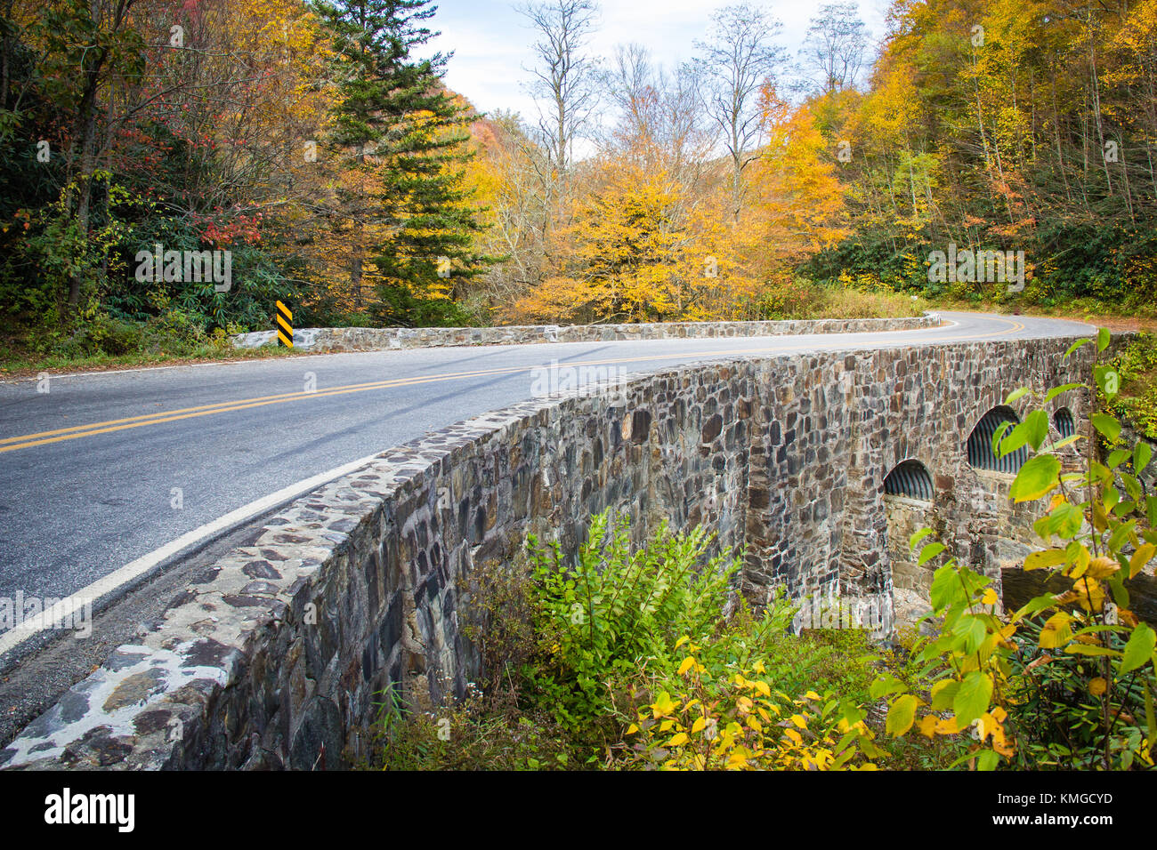 Strada di campagna nei pressi di Nantahala National Forest in North Carolina. Foto Stock