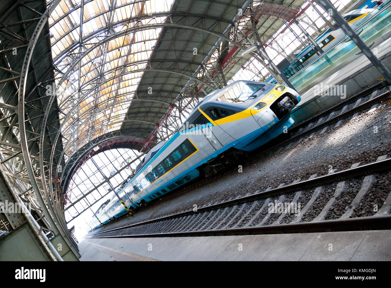 Le ferrovie ceche - sc super city pendolino 680 treno, wilson stazione ferroviaria principale (Hlavni nadrazi), Praga, Repubblica ceca Foto Stock