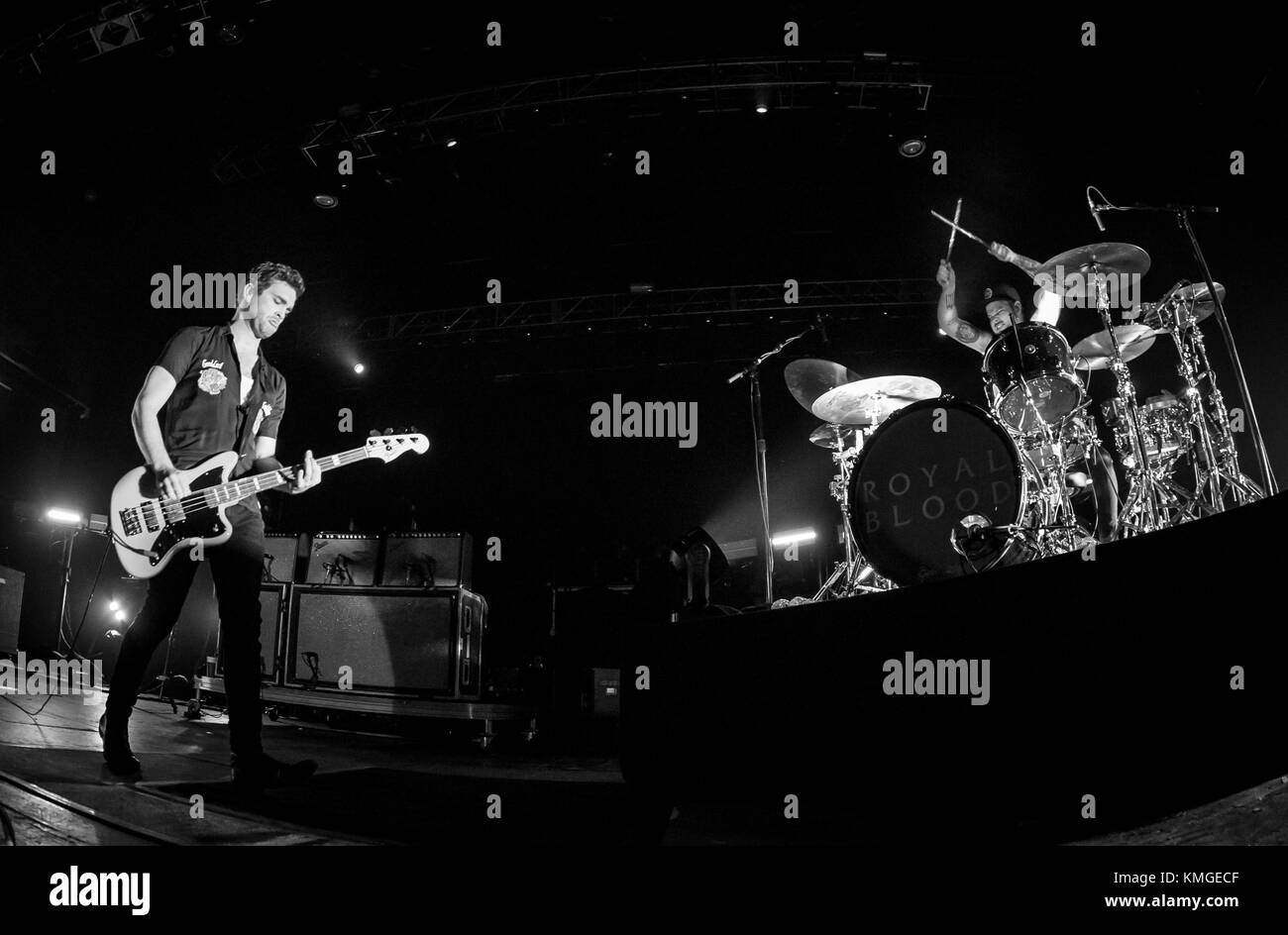 Las Vegas, Nevada, Stati Uniti. 6th dicembre 2017. COPERTURA DELLA CASA*** Royal Blood si esibir all'X107.5 Holiday Havoc Concert all'Hard Rock Hotel & Casino di Las vegas, NV, il 6 dicembre 2017. Credit: Erik Kabik Photography/Media Punch/Alamy Live News Foto Stock