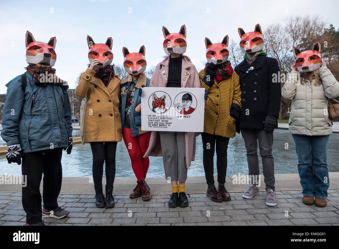 Edimburgo, Scozia, Regno Unito. 7 dicembre 2017. Scottish Green MSP Alison Johnston si è Unito con gli attivisti del benessere degli animali al Parlamento scozzese a Holyrood per sostenere il disegno di legge del suo membro di vietare la caccia alla volpe in Scozia. Credit: Iain Masterton/Alamy Live News Foto Stock