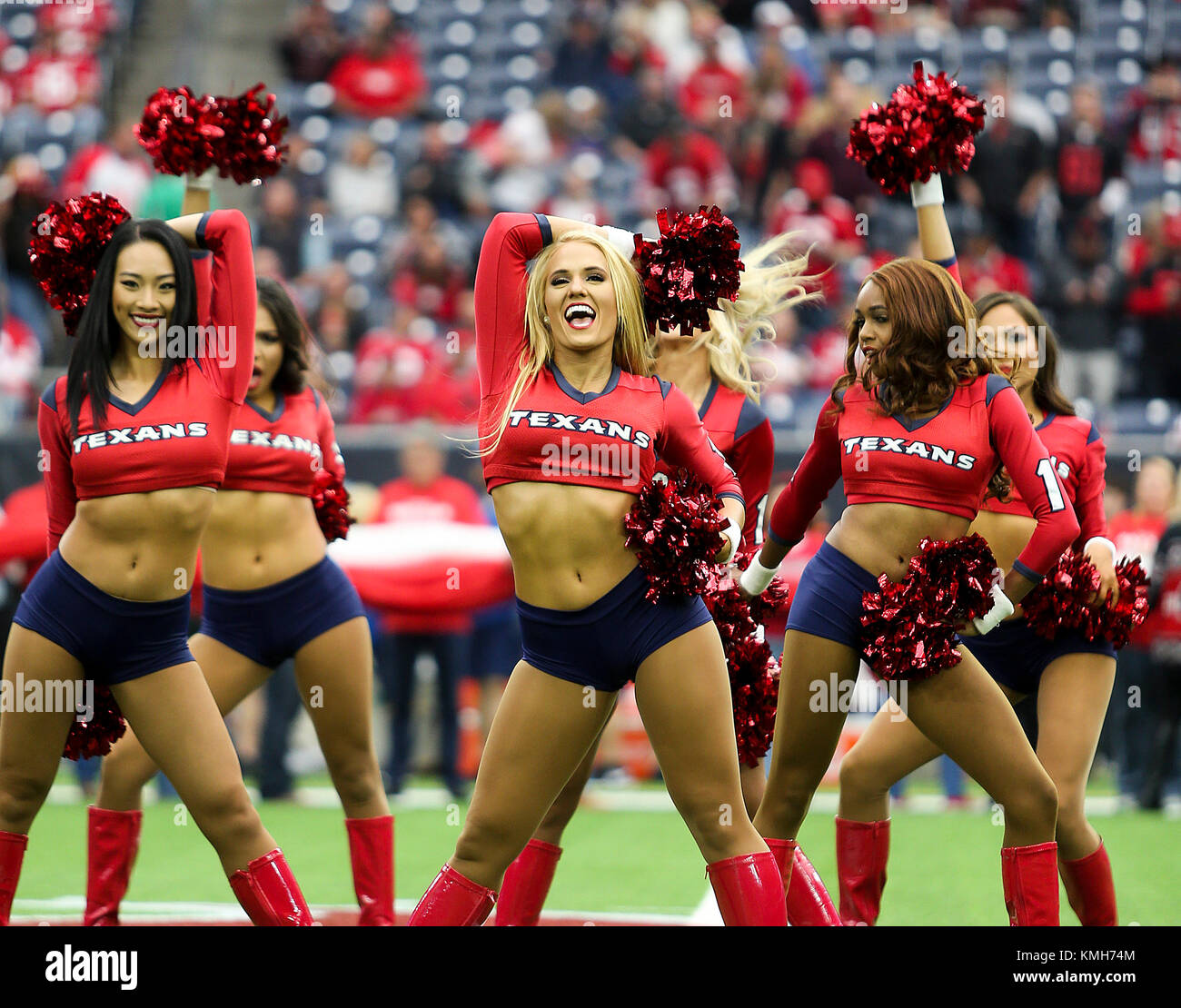 Houston, TX, Stati Uniti d'America. Decimo Dec, 2017. Houston Texans cheerleader eseguire durante il gioco di NFL tra San Francisco 49ers e Houston Texans al NRG Stadium di Houston, TX. John Glaser/CSM/Alamy Live News Foto Stock