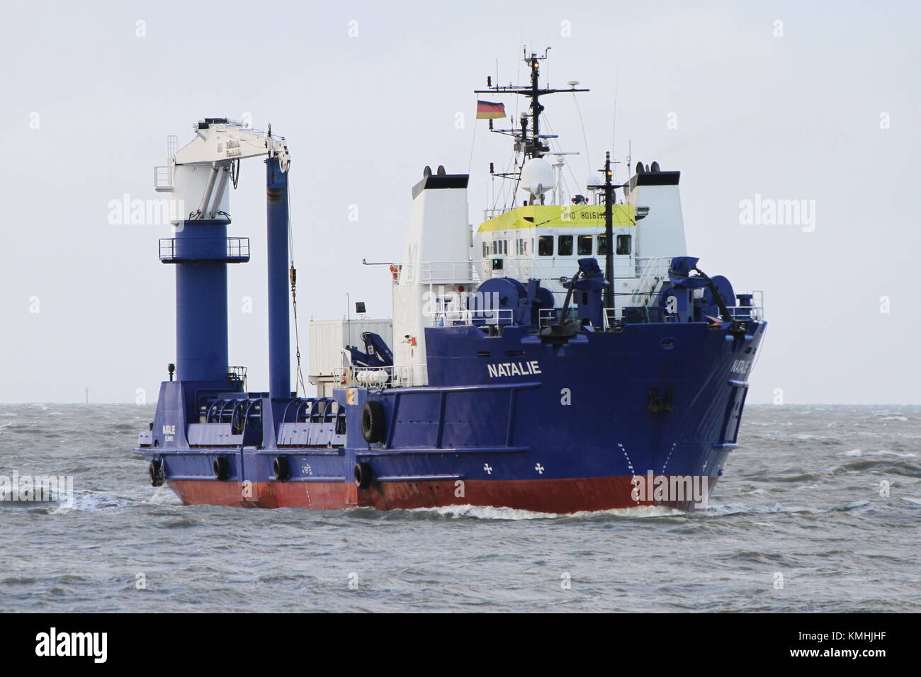 L'alimentazione offshore Nave Natalie raggiunge il porto di Cuxhaven il 10 aprile 2018. Foto Stock