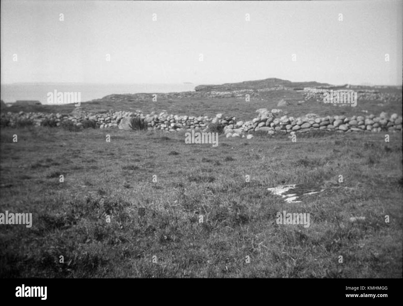 Vistehulen è una grotta preistorica in Svezia, documentata dal National Heritage Board svedese con il numero di riferimento 16001000149004. La grotta ha un significato archeologico, con prove della prima abitazione umana. È uno dei molti siti archeologici importanti in Svezia che contribuiscono a comprendere la storia antica della regione e lo sviluppo umano. Foto Stock