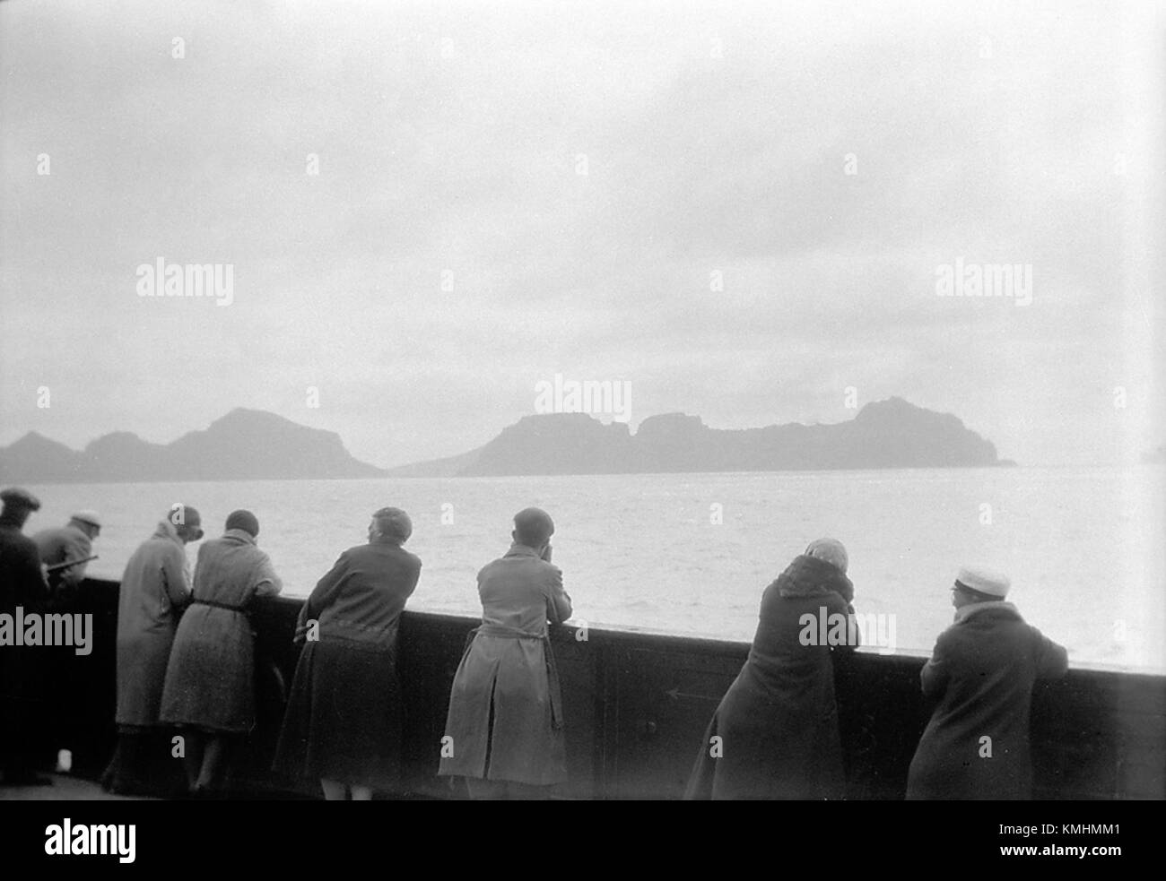 Un'immagine panoramica di Vestmannaeyjar, un gruppo di isole al largo della costa meridionale dell'Islanda, note per il loro paesaggio vulcanico e la bellezza naturale unica. Foto Stock