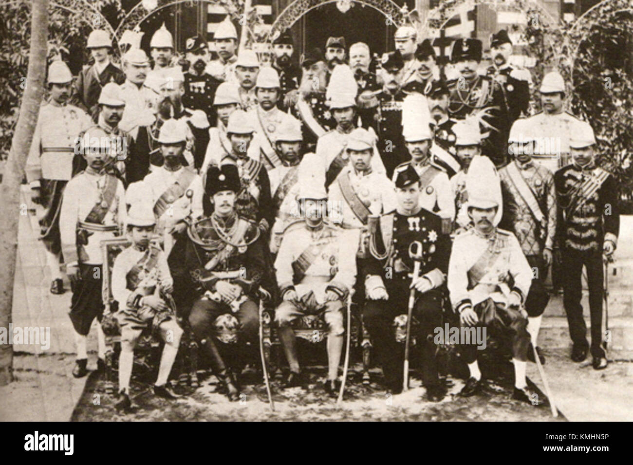 Lo zarevic si riferisce ad un titolo dato all'erede apparente nell'Impero russo. Questa figura storica, probabilmente collegata alle visite diplomatiche nel Siam (l'odierna Thailandia), mette in evidenza l'interazione tra la Russia e il sud-est asiatico durante l'era imperiale. Foto Stock