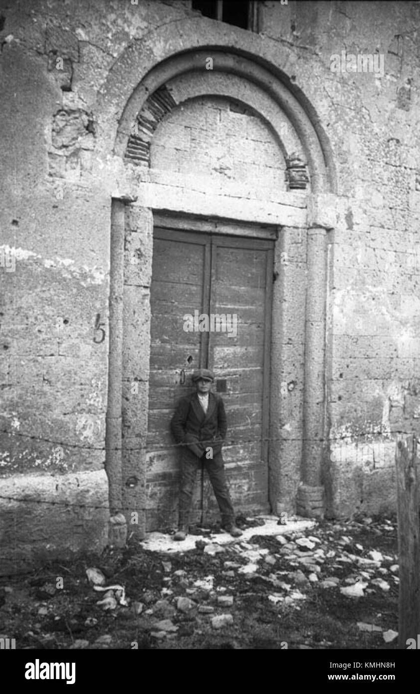 Tarquinia, un'antica città etrusca in Italia, è conosciuta per i suoi siti archeologici, tra cui tombe e opere d'arte ben conservate. Ha svolto un ruolo chiave nella cultura e nella storia etrusca. Foto Stock