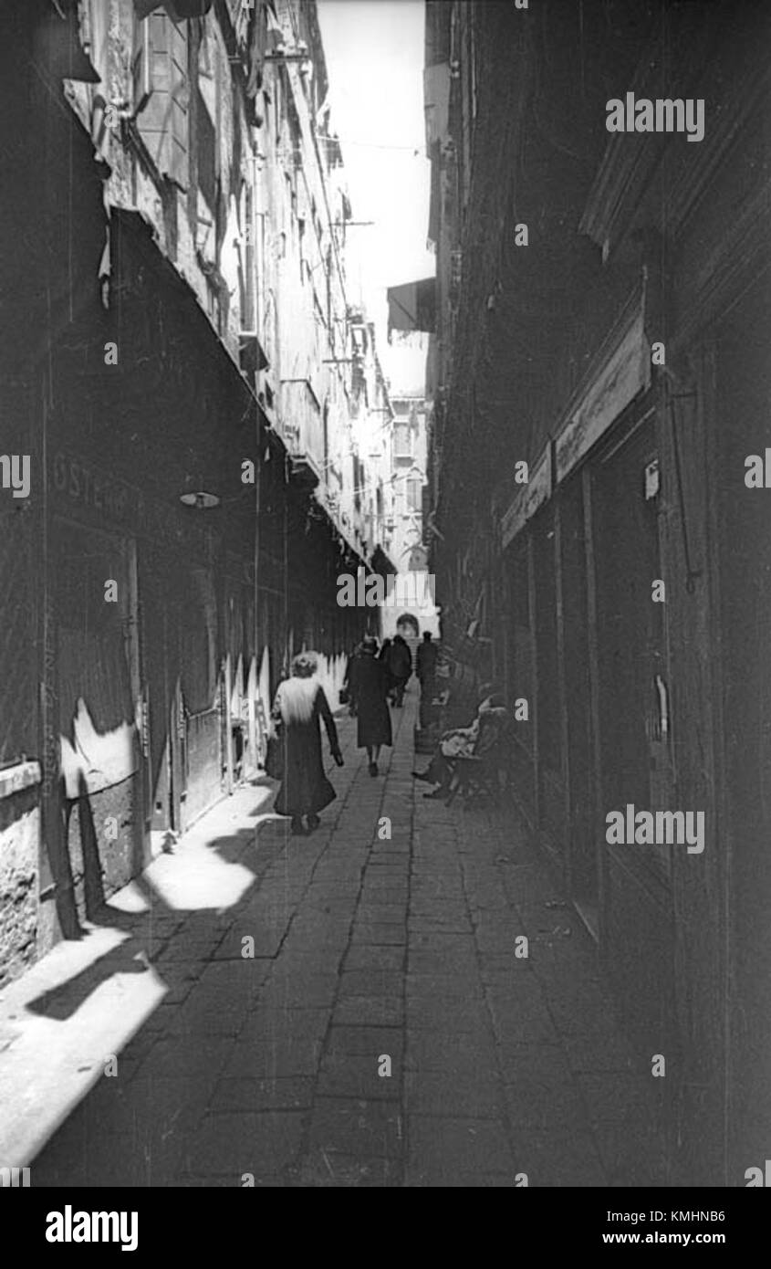 'Venedig - KMB - 16001000117764' è un disco fotografico di Venezia, in Italia, catalogato sotto KMB 16001000117764. Cattura un momento dell'architettura e dei canali panoramici di Venezia, preservando la bellezza e il significato storico della città. Foto Stock