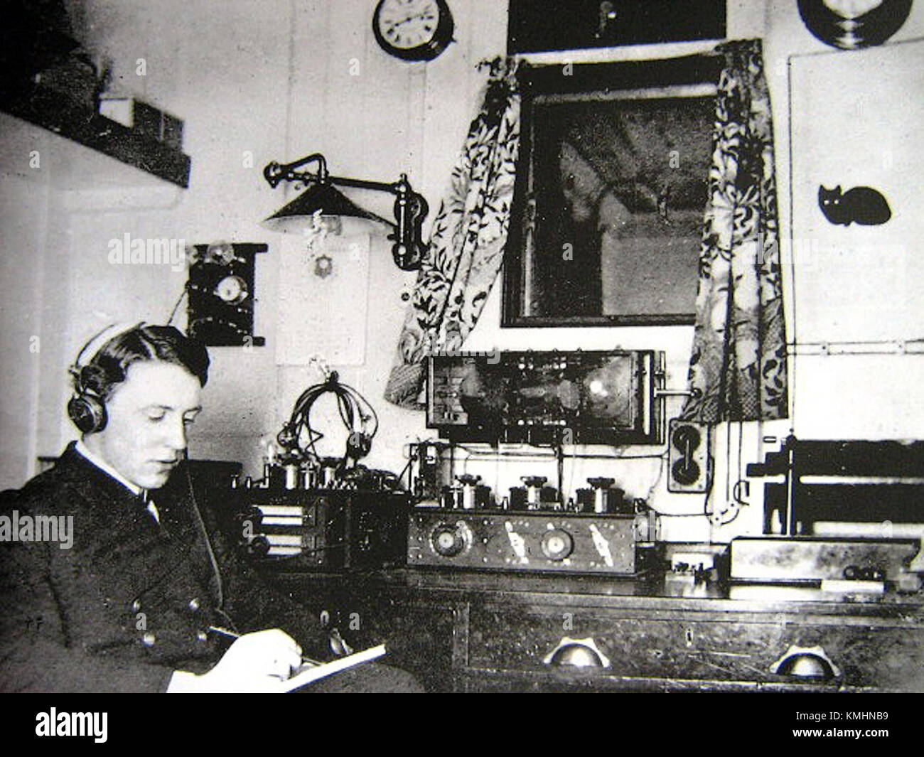 Fotografia della sala radio dell'RMS Olympic nel 1913, che illustra le strutture di comunicazione della nave durante il suo servizio. Foto Stock