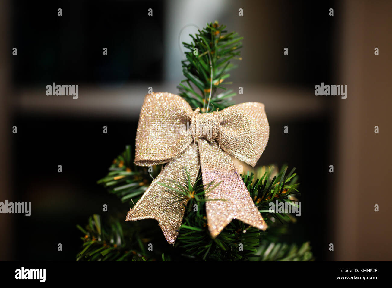 Le decorazioni di Natale sui rami albero di natale Foto Stock