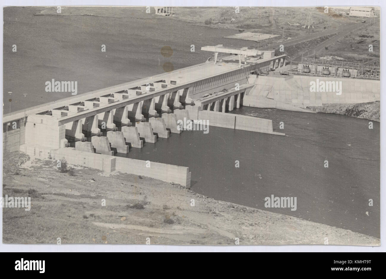 La Represa de Baygorria è una diga idroelettrica situata sul fiume Uruguay. Funge da fonte energetica chiave per la regione e svolge un ruolo significativo nelle infrastrutture energetiche tra Uruguay e Argentina. Foto Stock