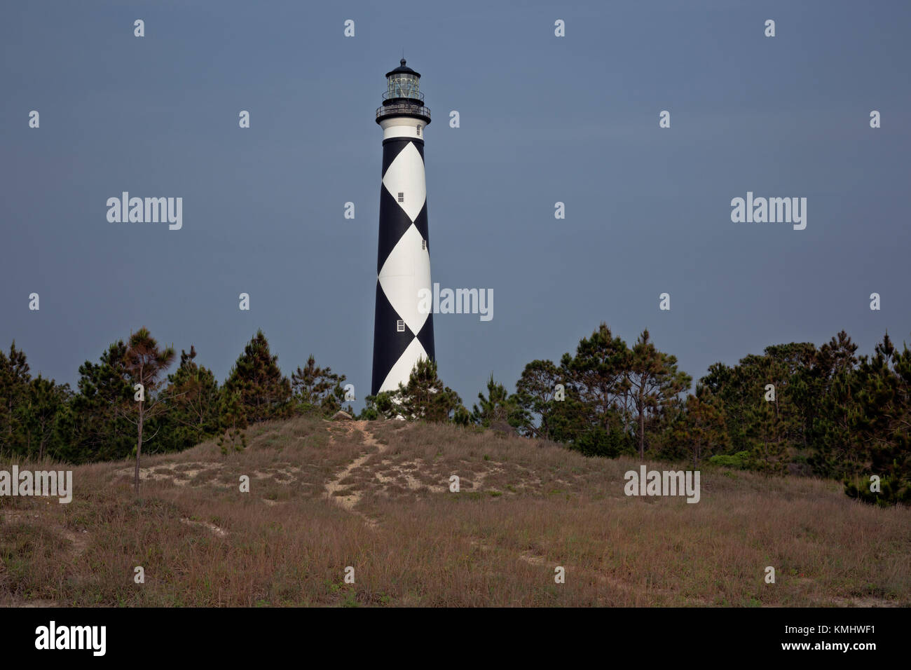 Nc01022-00...North Carolina - giorno distintivo marcatura sul cape lookout luce in Cape Lookout National Seashore. Foto Stock