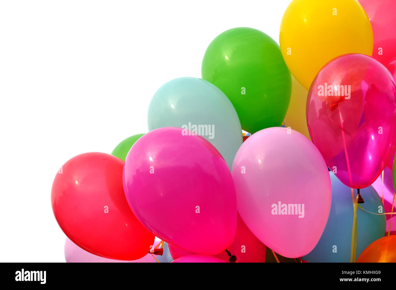 Grappolo di palloncini multicolori, isolato su sfondo bianco Foto Stock