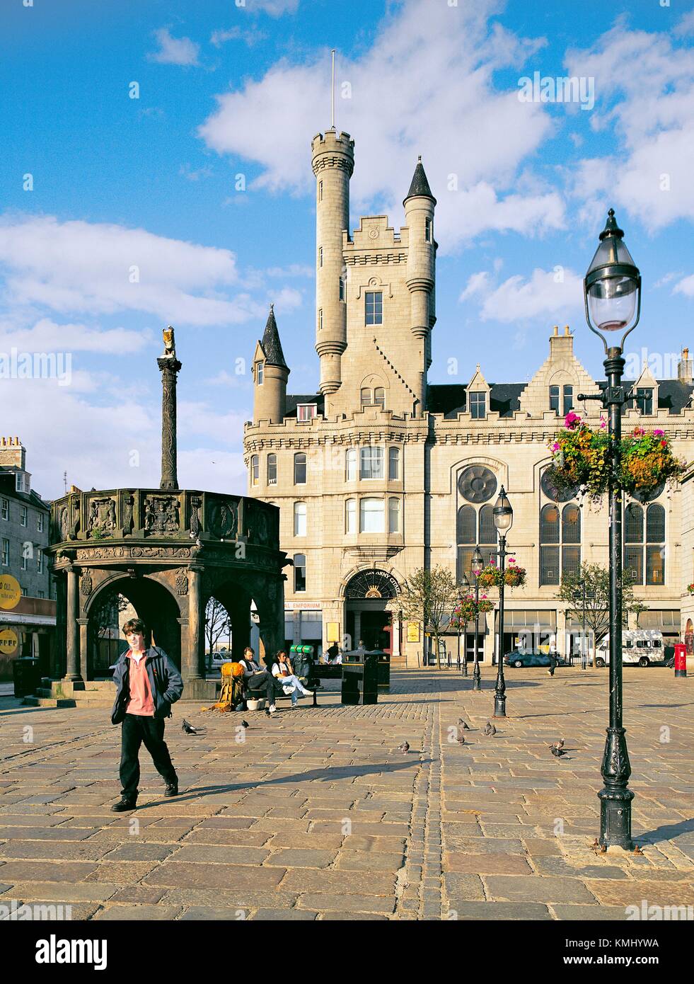 Il medioevale Mercat Cross e Castlegate in Aberdeen city centre in Grampian regione della Scozia orientale Foto Stock