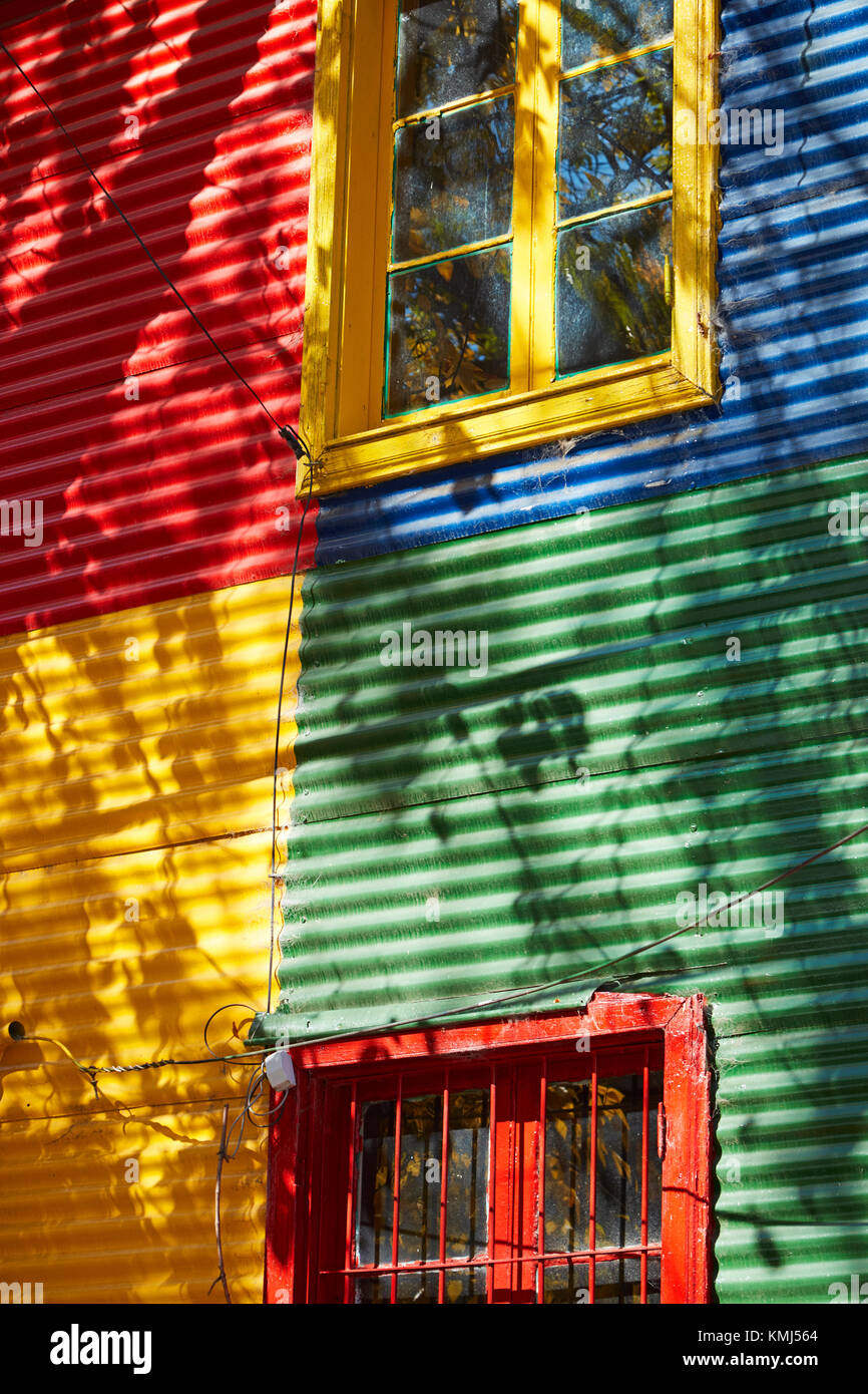 Colorate di ferro ondulato edifici, La Boca, Buenos Aires, Argentina, Sud America Foto Stock