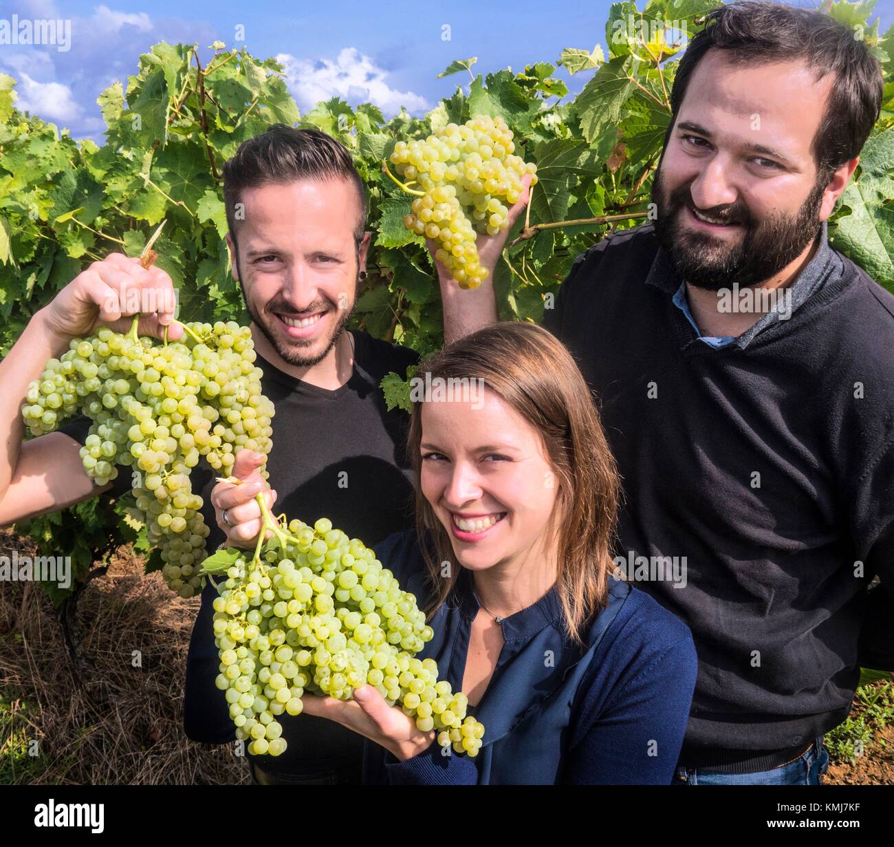 Francia, Midi dei Pyrenées, Gers. La nuova generazione, Kevin,Vanessa e Gaël Gessler di winees e armagnac realizzatori di ''Domaine de Jöy vini e Foto Stock