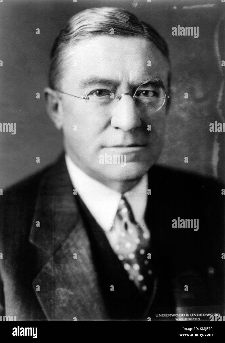 Un ritratto storico di Louis T. McFadden, un politico e deputato americano noto per il suo lavoro all'inizio del XX secolo, in particolare nella finanza e nella politica monetaria. Foto Stock