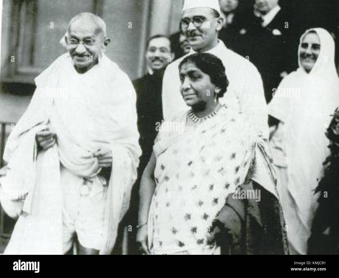 Gandhi Naidu a Londra rappresenta un momento o una figura significativo all'interno della diaspora indiana o delle relazioni anglo-indiane. Questa immagine riflette le dinamiche storiche e culturali del tempo. Foto Stock