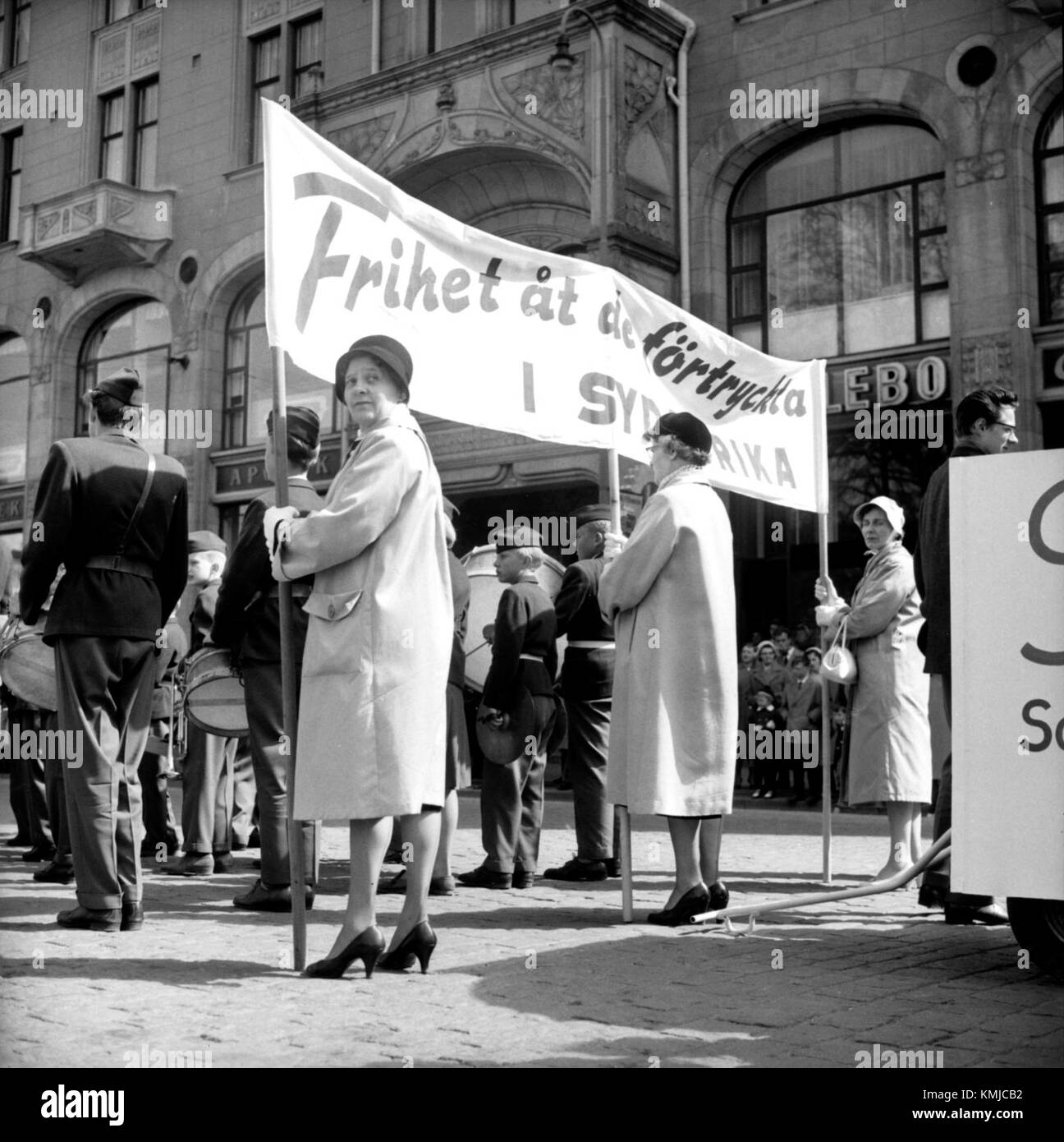 Svenskarna och Sydafrika, un libro del 1960, esplora le relazioni storiche e culturali tra Svezia e Sudafrica durante il XX secolo. Foto Stock